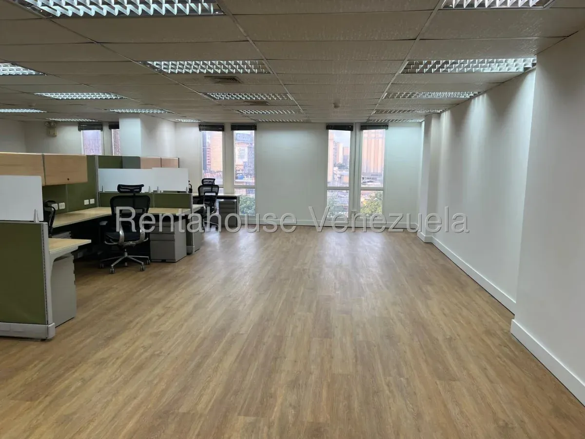 Amplia Oficina Amoblada En ALQUILER En 5 de Julio