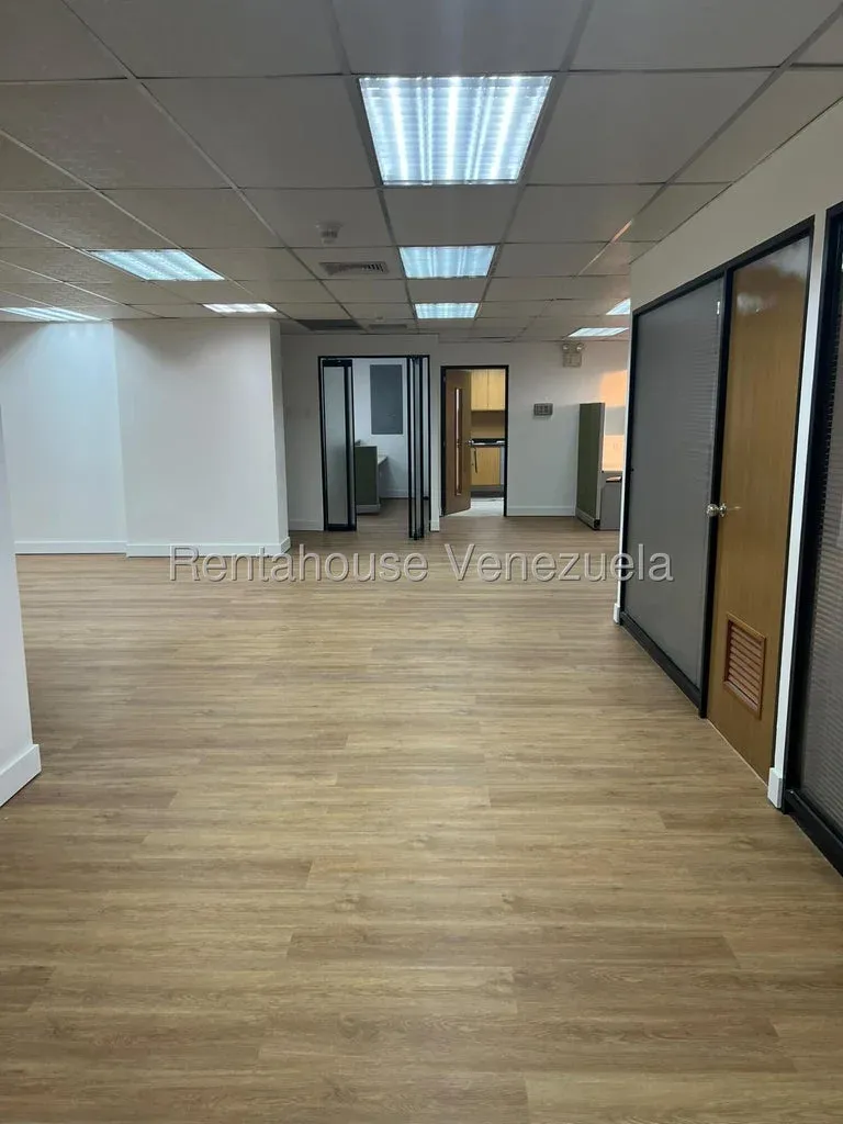 Amplia Oficina Amoblada En ALQUILER En 5 de Julio - 20