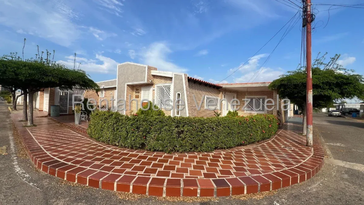 Amplia Casa En Esquina En Venta En Santa Fe