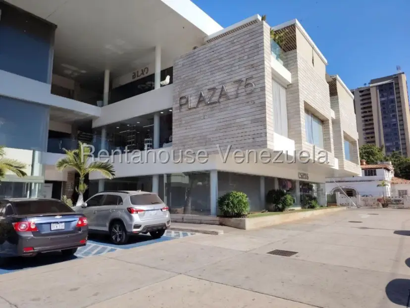 Amplio Local Comercial En Venta En La Lago