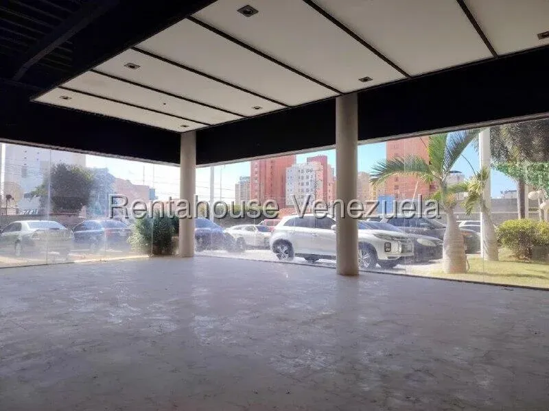 Amplio Local Comercial En Venta En La Lago - 7
