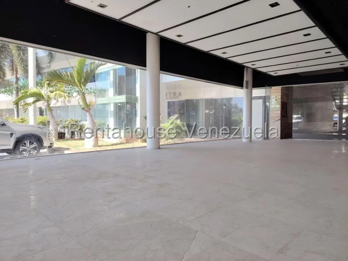 Amplio Local Comercial En Venta En La Lago - 8