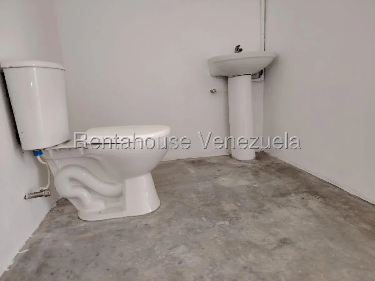 Amplio Local Comercial En Venta En La Lago - 11