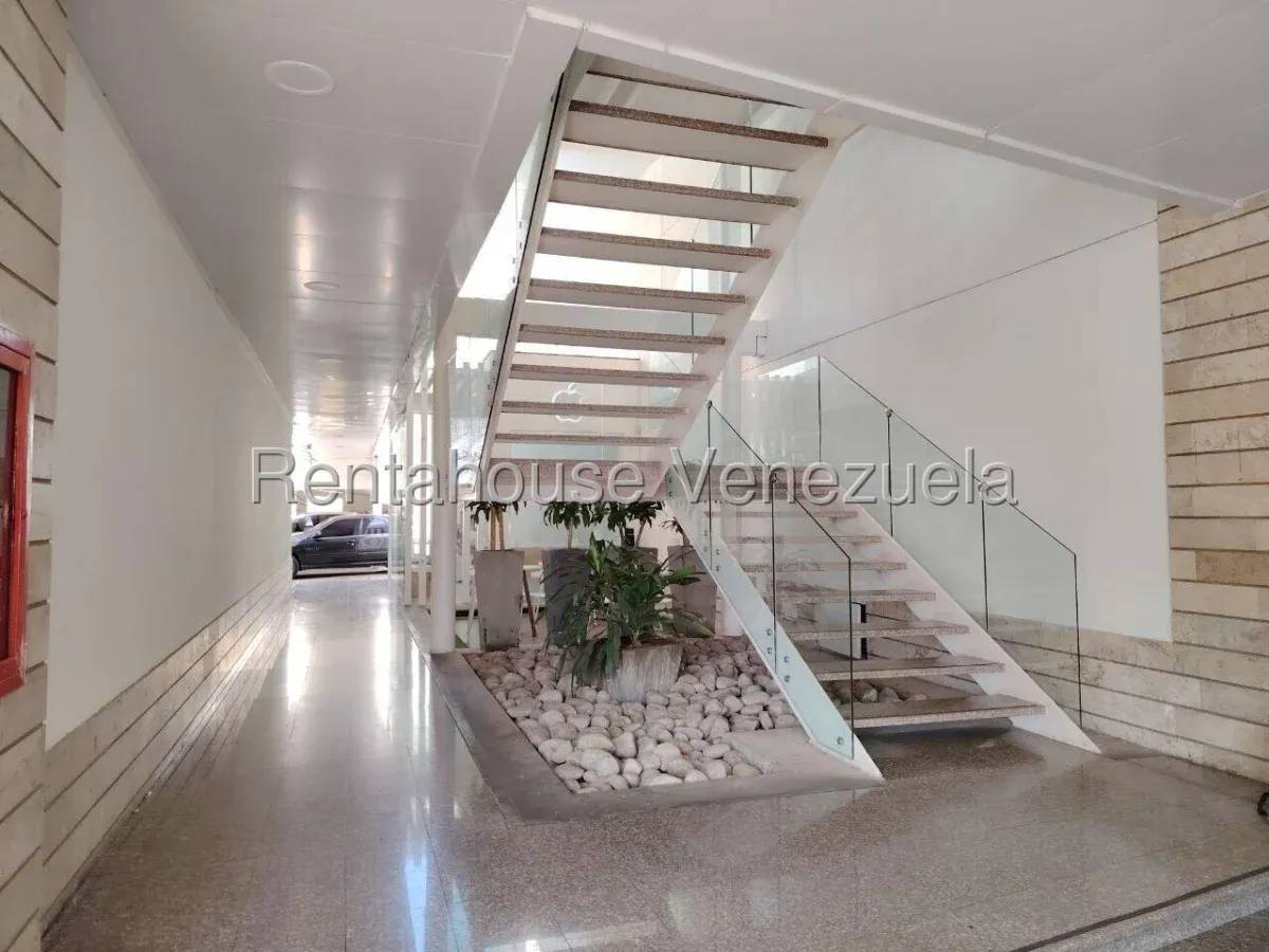 Amplio Local Comercial En Venta En La Lago - 12