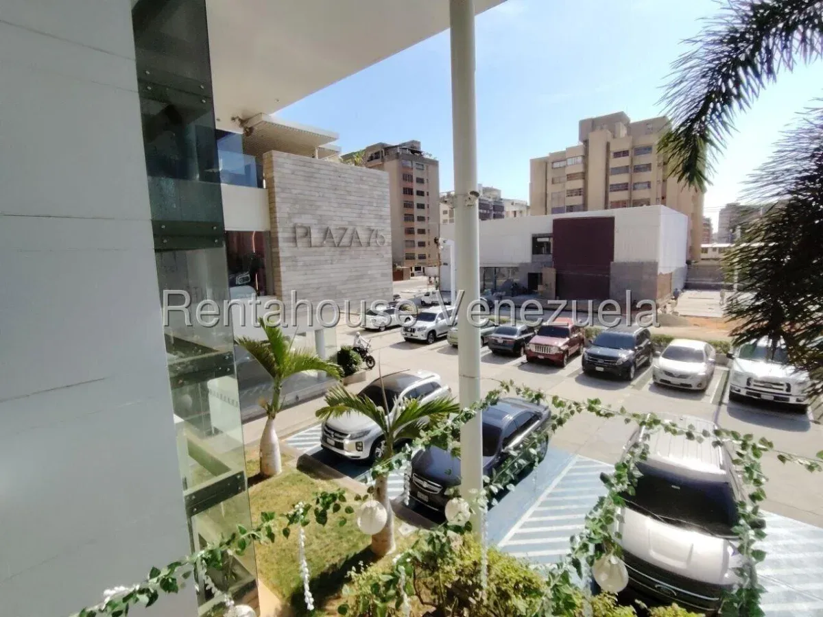 Amplio Local Comercial En Venta En La Lago - 20