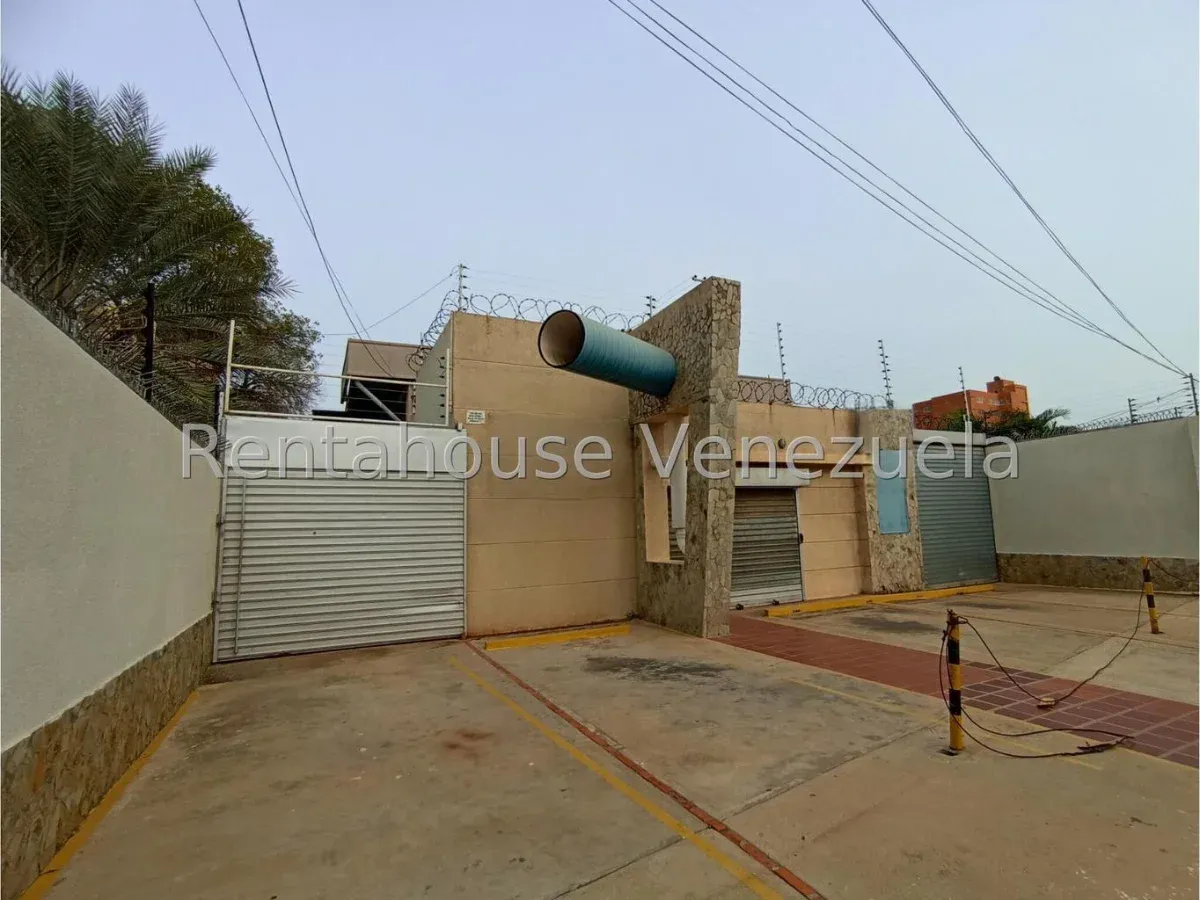 Casa Comercial con Galpón y Oficinas Equipadas en Tierra Negra - 20