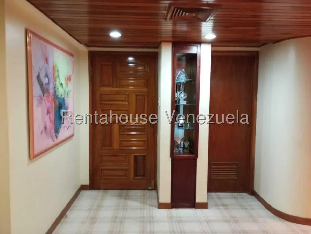 Amplio Apartamento en venta en Calle 72 con Estudio Privado - 2
