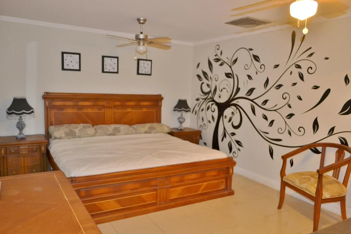 Espaciosa casa amoblada con piscina en Venta en Monte Claro - 13