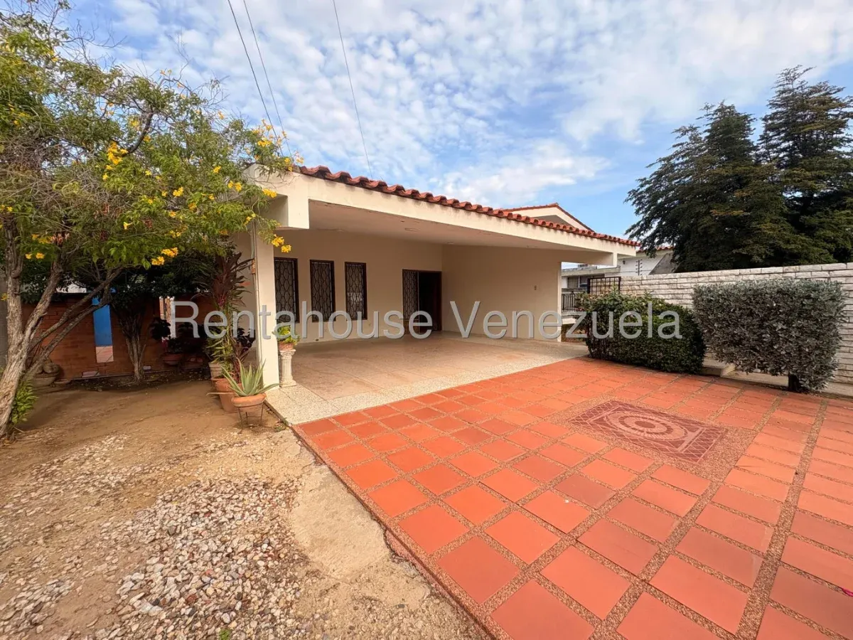 Amplia Casa En VENTA En Irama  - 2