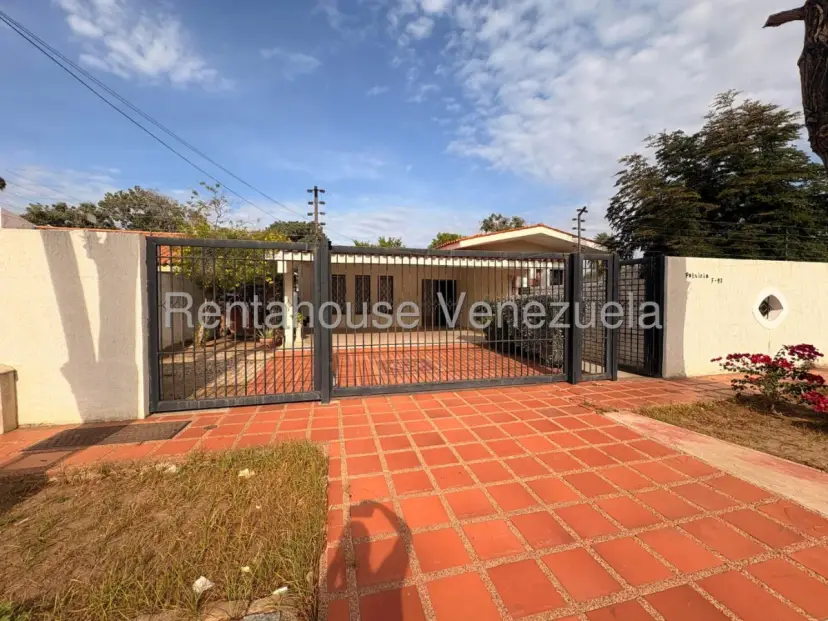 Amplia Casa En VENTA En Irama 
