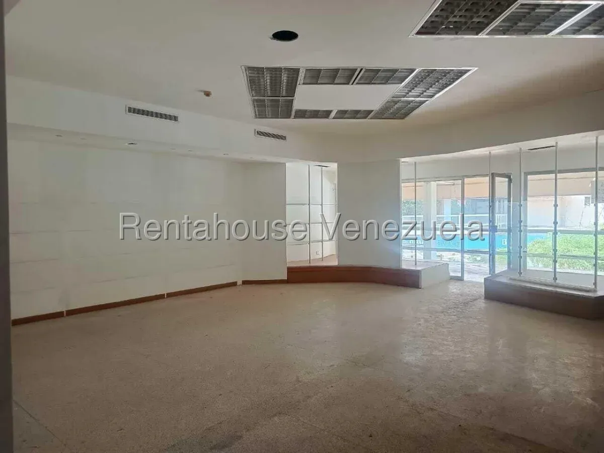 Local Comercial En ALQUILER En Av. Delicias Norte - 12