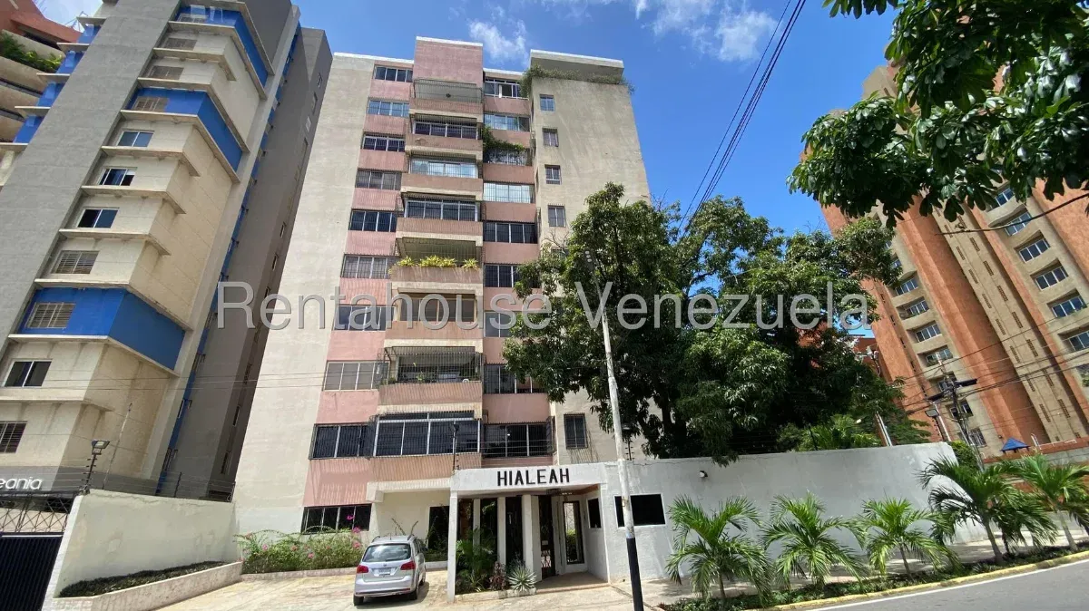 Cómodo Apartamento En Semi Gris En Venta, Sector La Lago   - 2