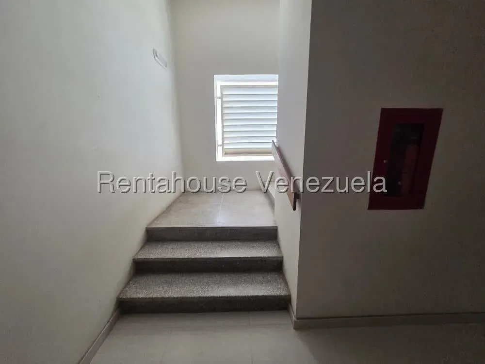 Apartamento Tipo Estudio Totalmente Actualizado En Venta En Valle Frio  - 2