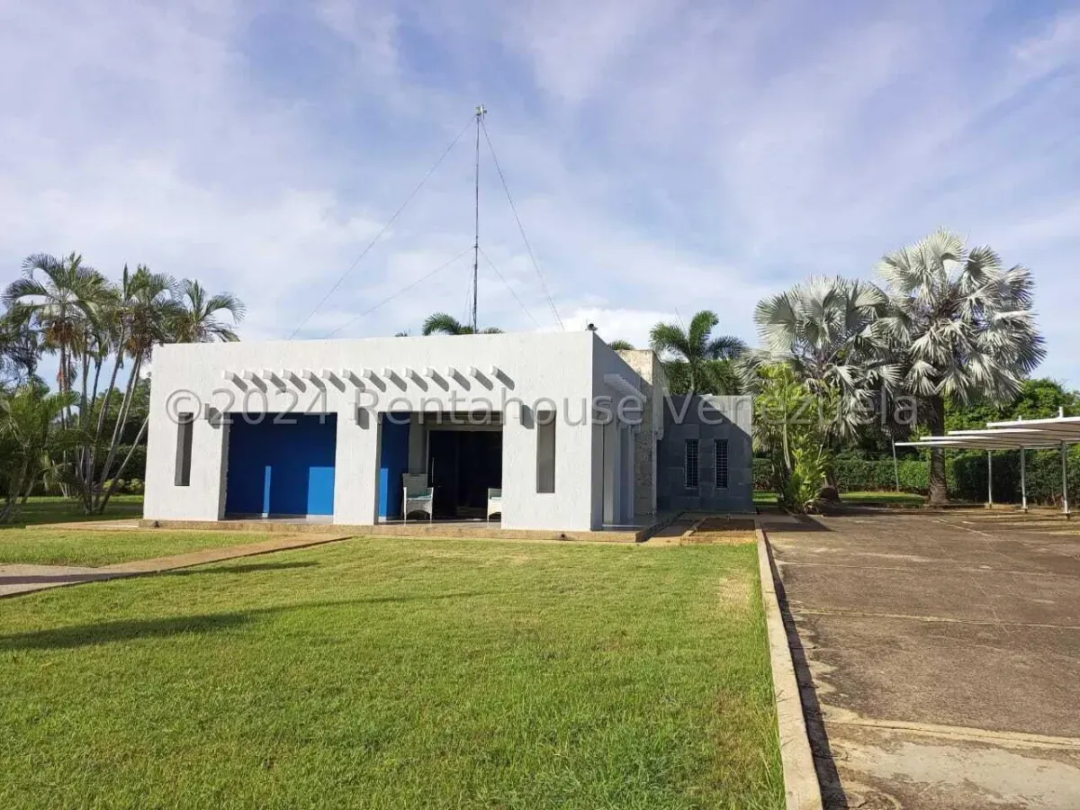 Hermosa Casa Con Piscina En VENTA En San Francisco, Maracaibo  - 2