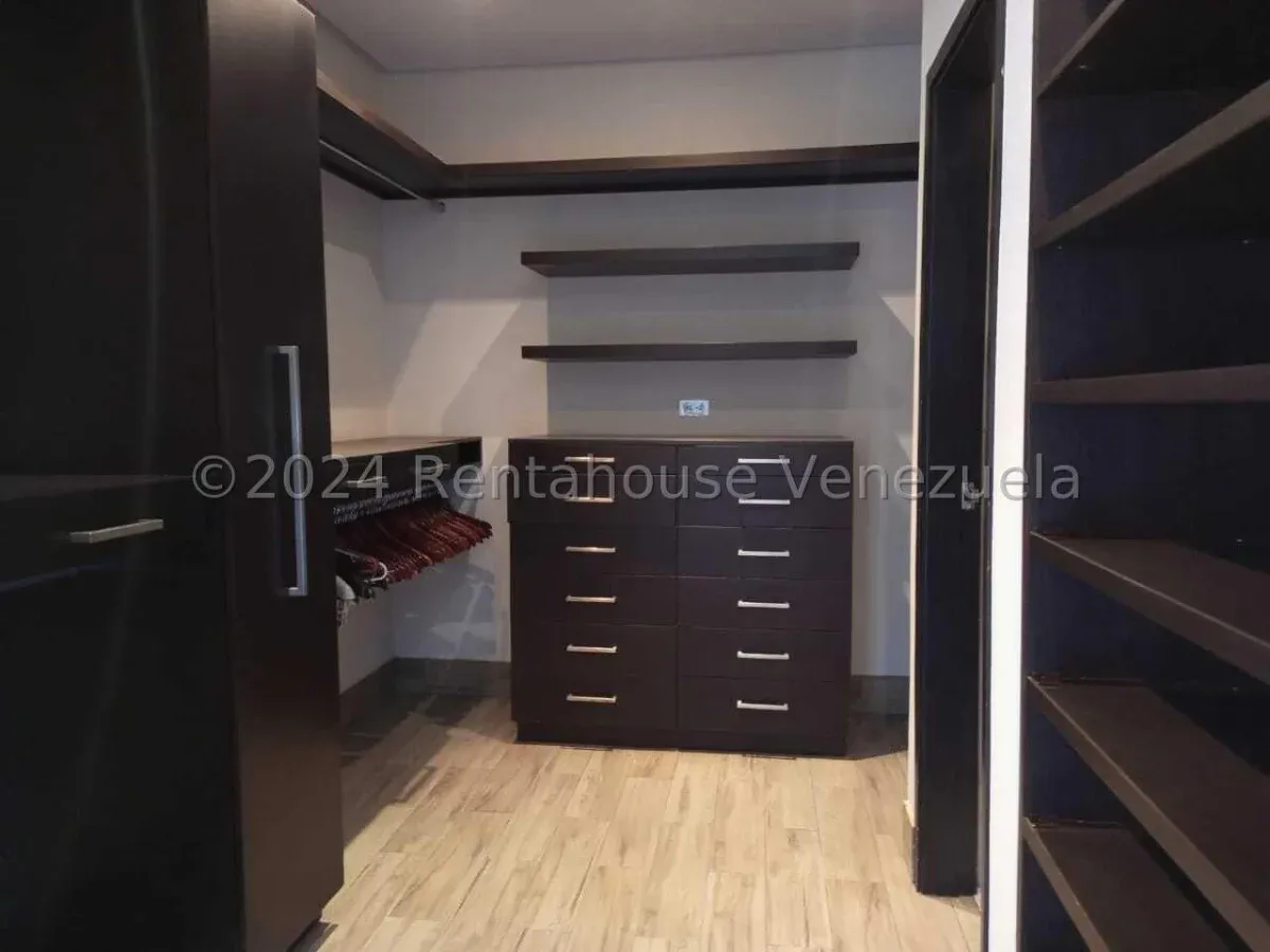 Hermosa Casa Con Piscina En VENTA En San Francisco, Maracaibo  - 12