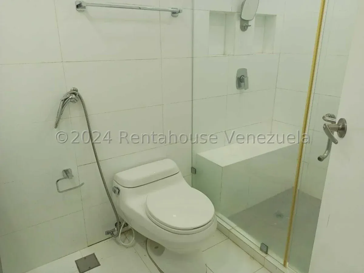 Hermosa Casa Con Piscina En VENTA En San Francisco, Maracaibo  - 13