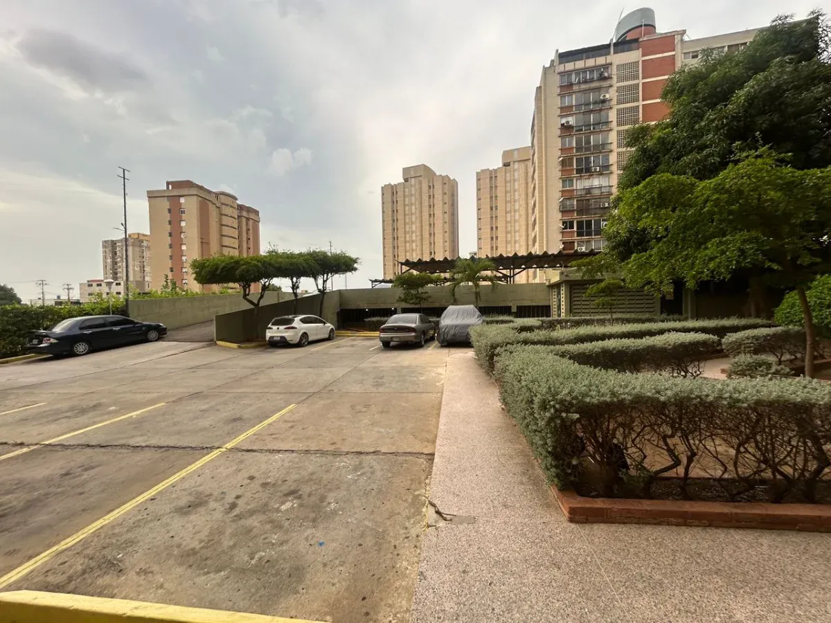 Cómodo Apartamento En ALQUILER En Cecilio Acosta  - 9
