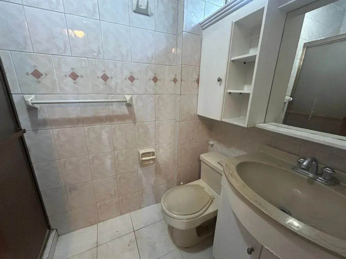 Cómodo Apartamento En ALQUILER En Cecilio Acosta  - 19
