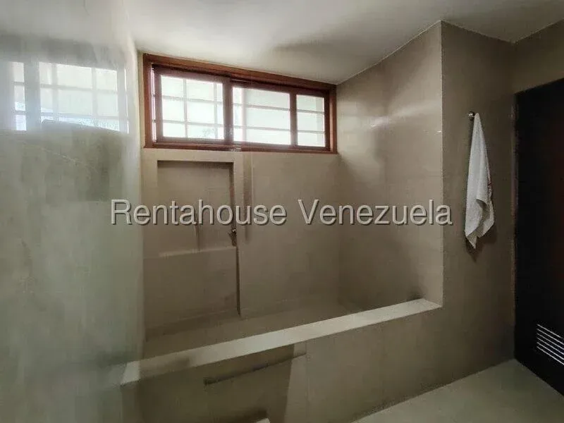 Hermosa Casa-Quinta Con Piscina En El Sector La Maracaibo - 17
