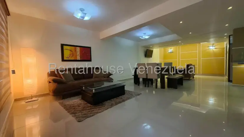 Hermoso TownHouse En ALQUILER En Lago Mar Beach 