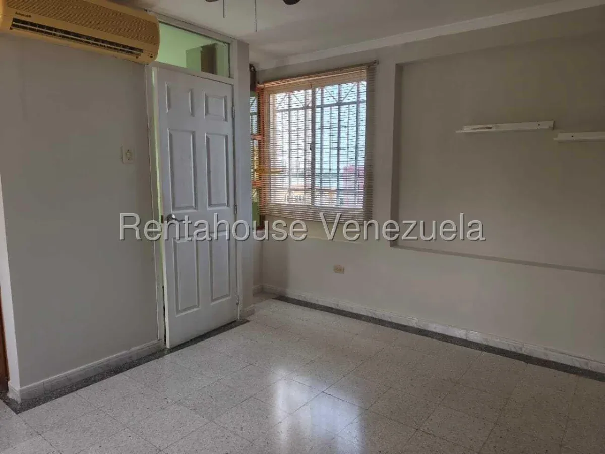 Townhouse amplio en villa cerrada de Milagro Norte con acceso a playa - 2