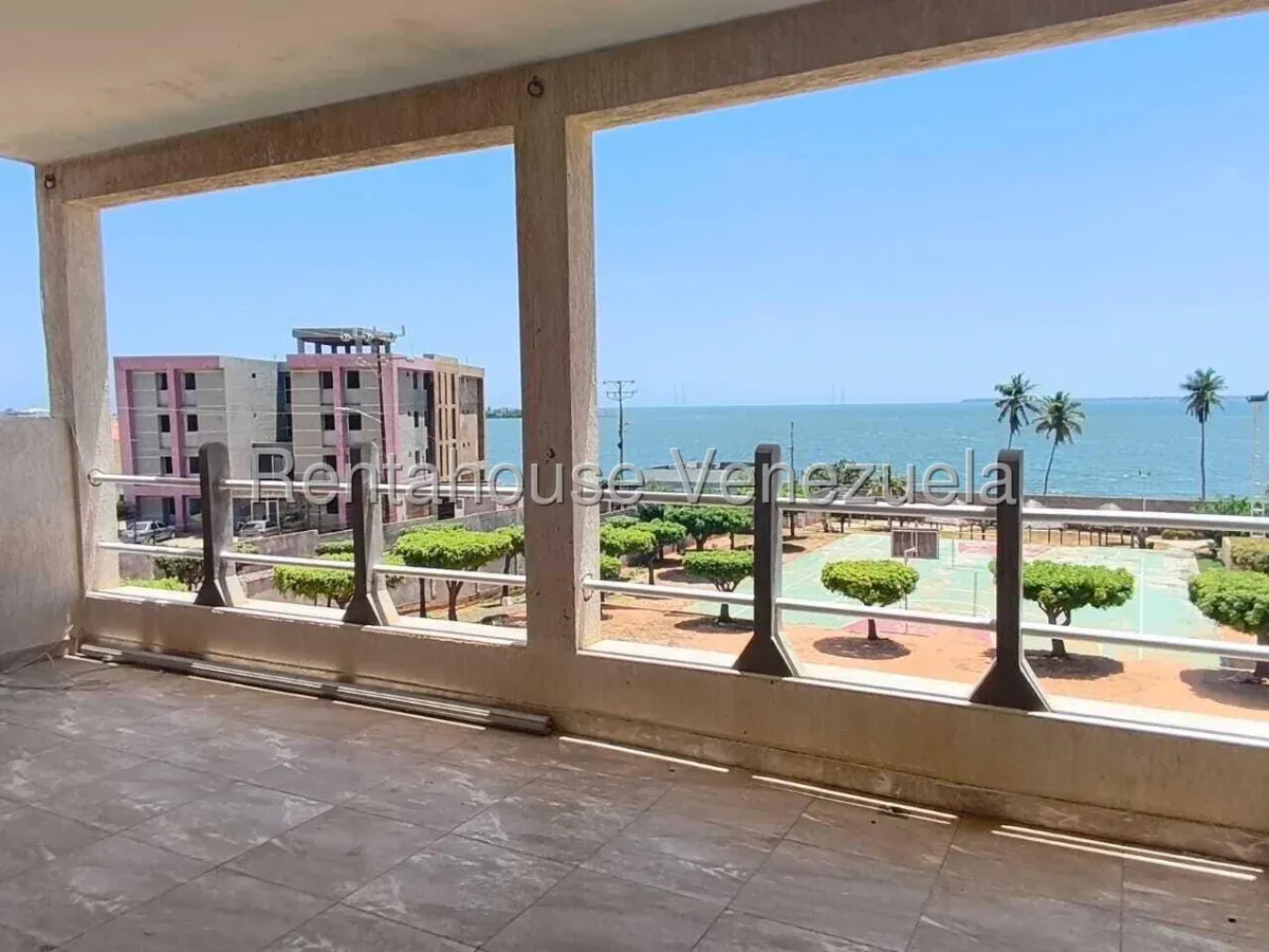 Amplio townhouse en villa de Milagro Norte con vista al lago - 4