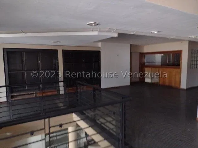 Local comercial estratégico de 344 m² en 5 De Julio - 9