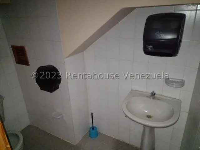 Local comercial estratégico de 344 m² en 5 De Julio - 11