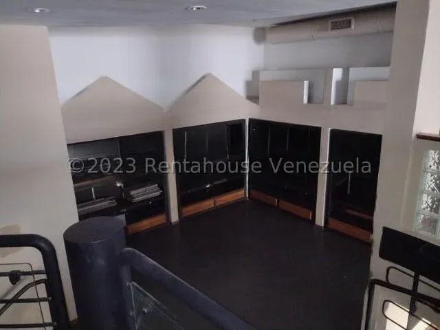 Local comercial estratégico de 344 m² en 5 De Julio - 17