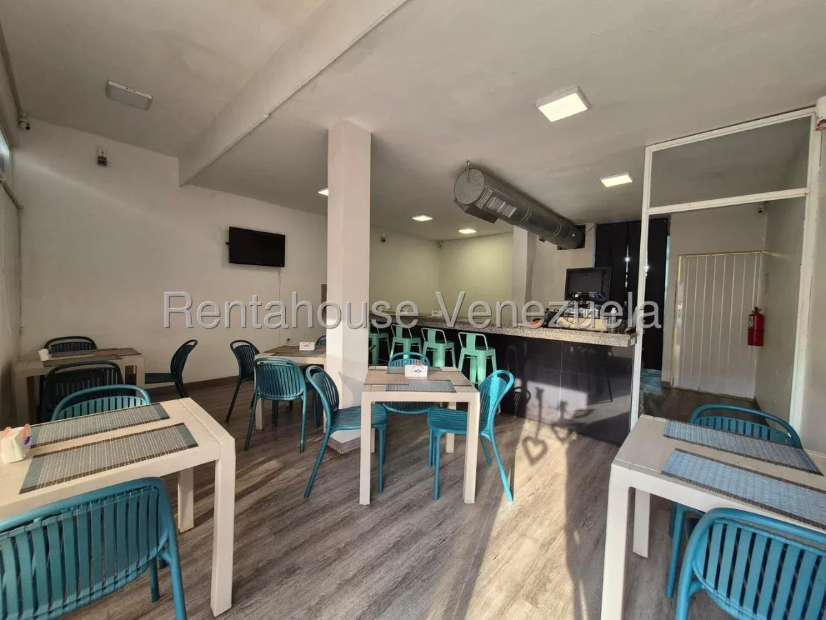 Excelente Local Comercial En ALQUILER En Cecilio Acosta  - 4