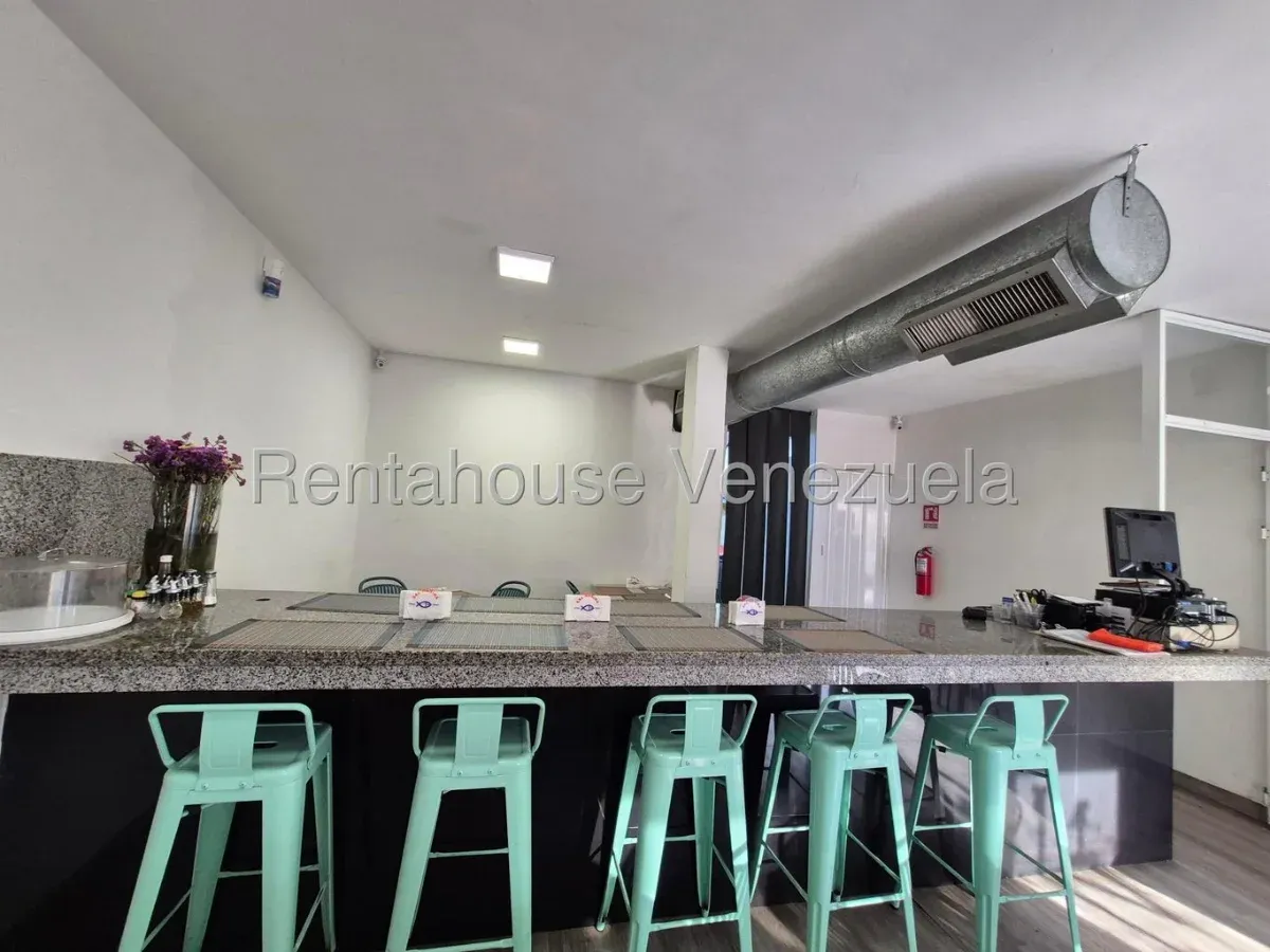 Excelente Local Comercial En ALQUILER En Cecilio Acosta  - 7