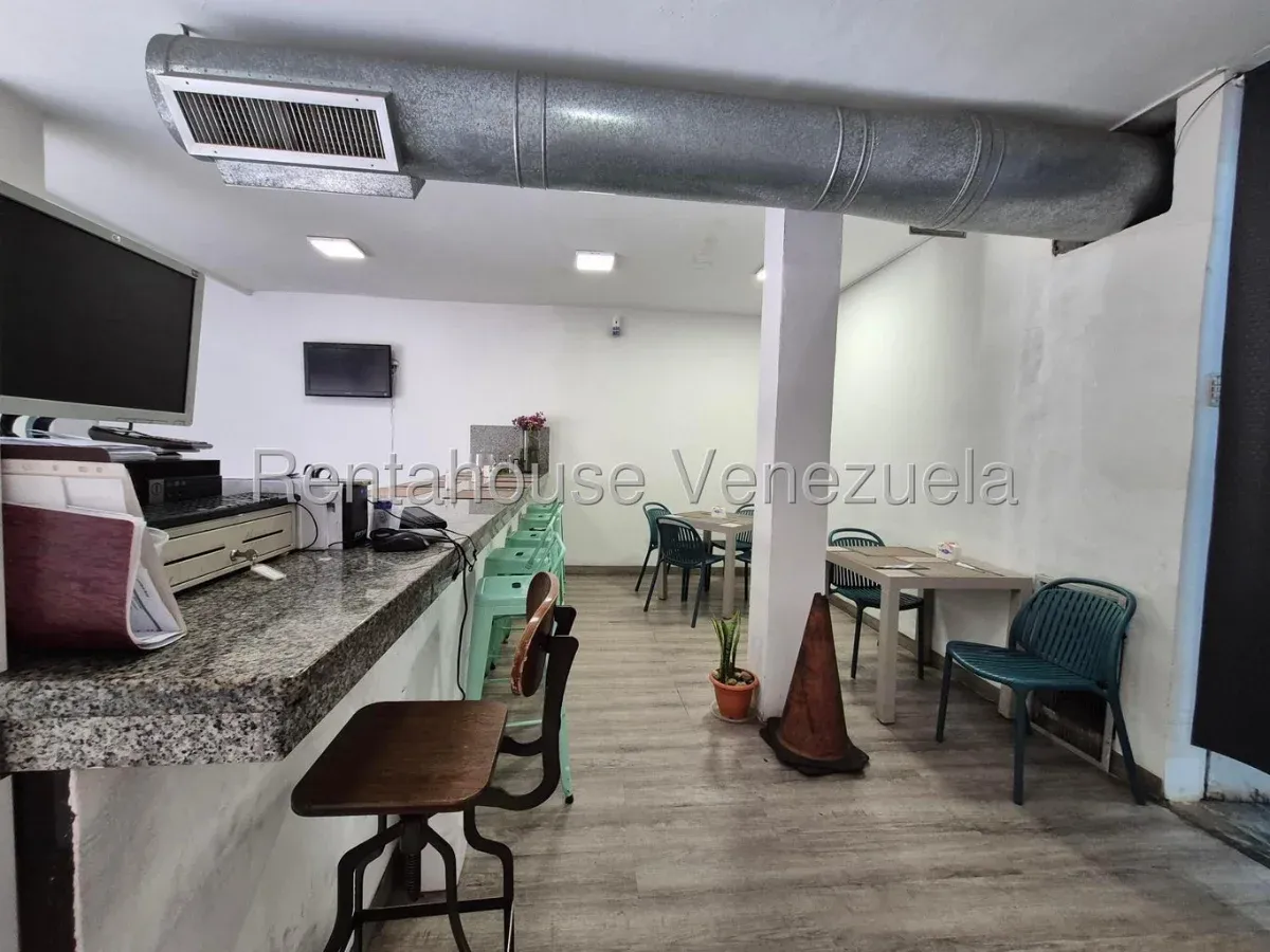 Excelente Local Comercial En ALQUILER En Cecilio Acosta  - 11