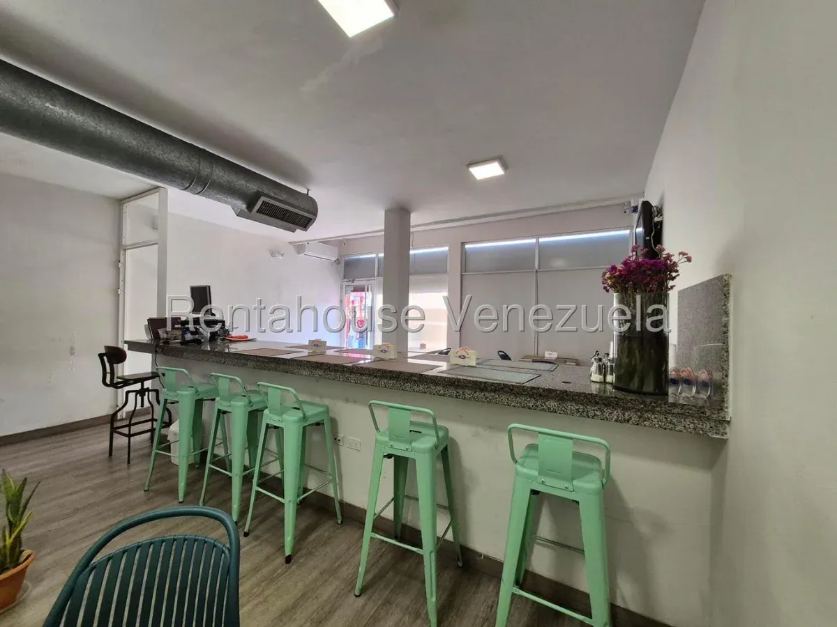 Excelente Local Comercial En ALQUILER En Cecilio Acosta  - 14