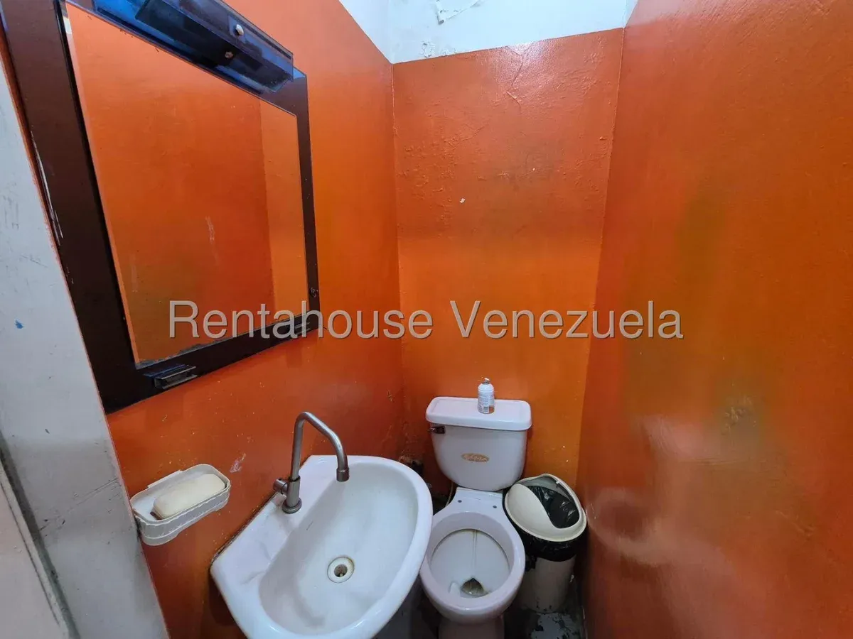 Excelente Local Comercial En ALQUILER En Cecilio Acosta  - 16