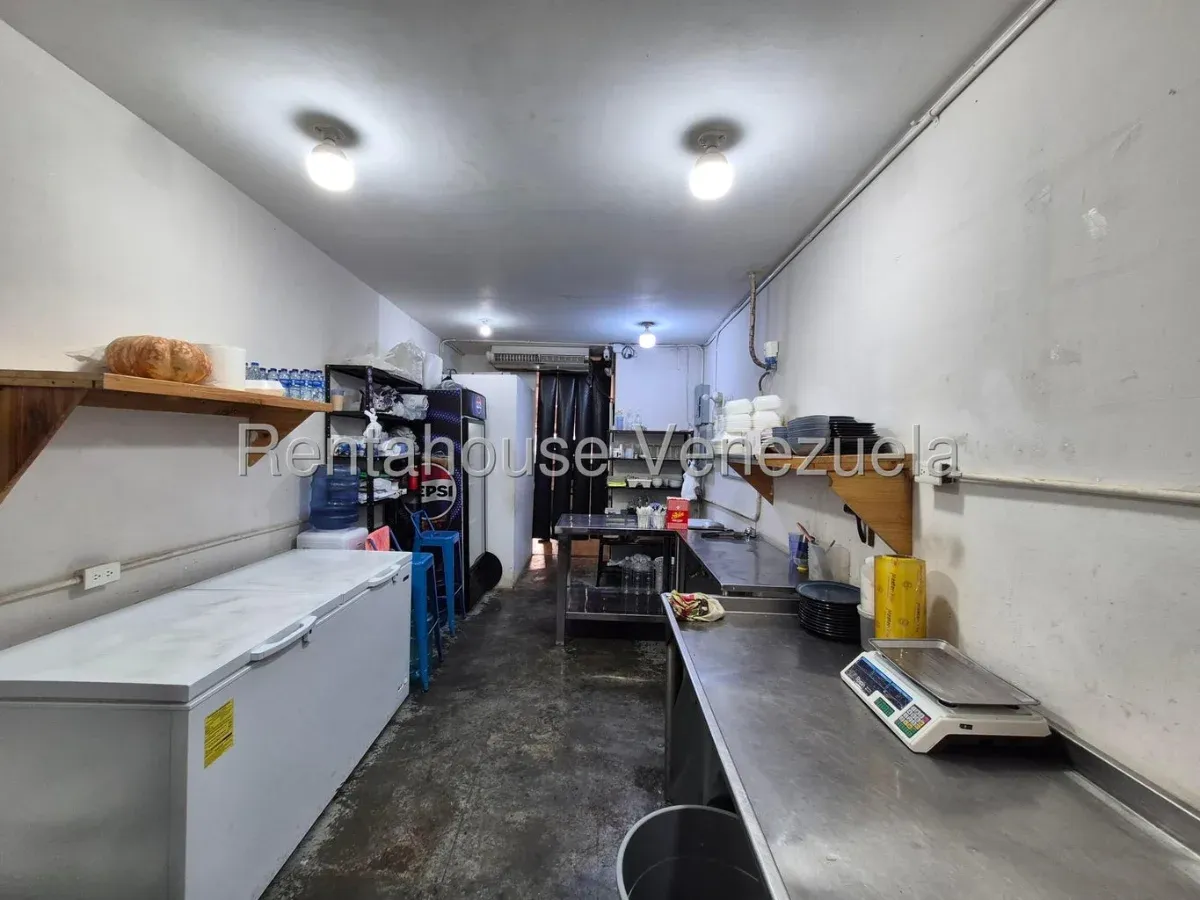 Excelente Local Comercial En ALQUILER En Cecilio Acosta  - 19