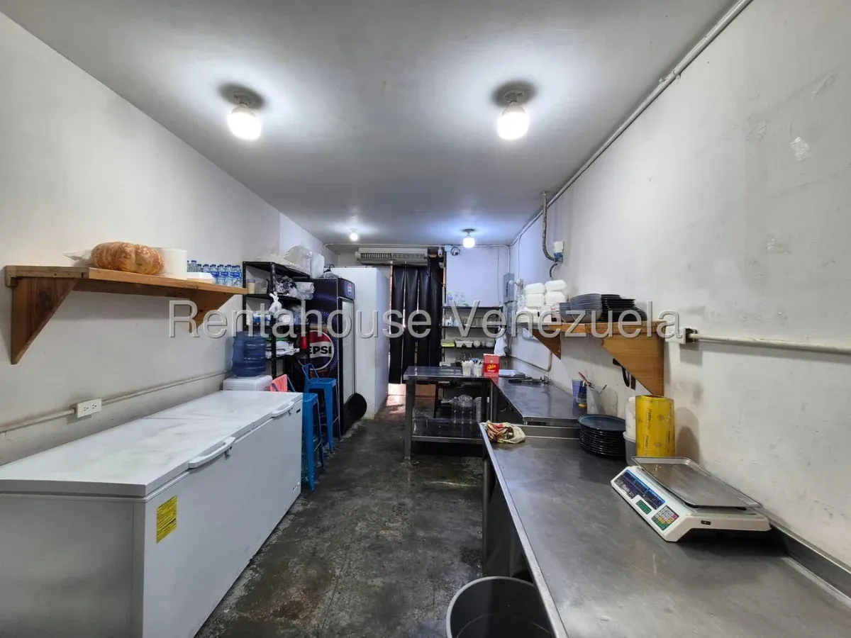 Excelente Local Comercial En ALQUILER En Cecilio Acosta  - 20