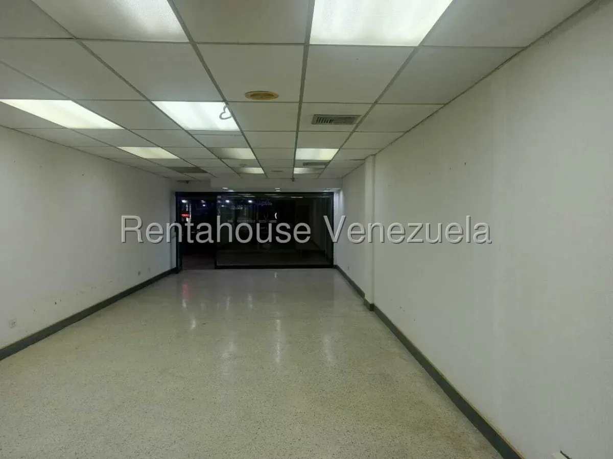 Amplio Local Comercial En ALQUILER En Av. Delicias Norte  - 10