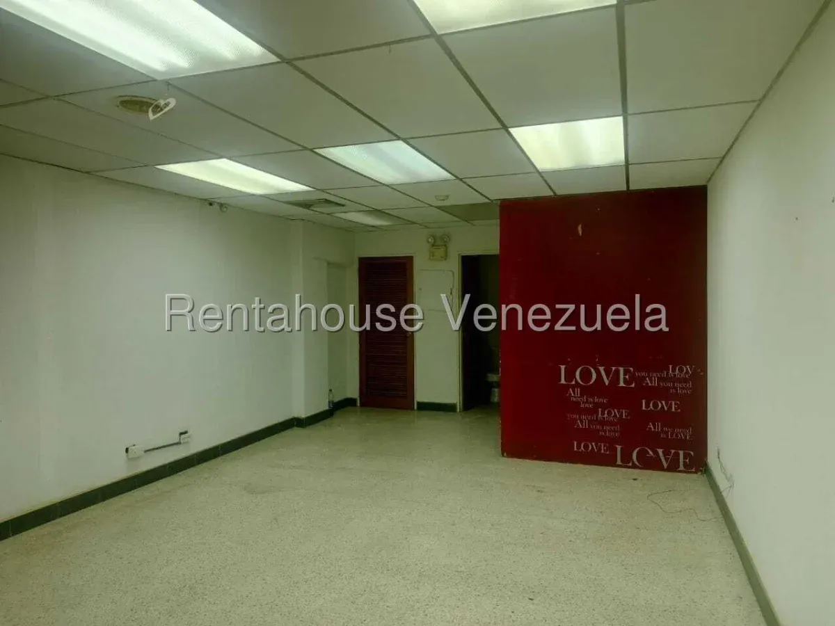Amplio Local Comercial En ALQUILER En Av. Delicias Norte  - 11