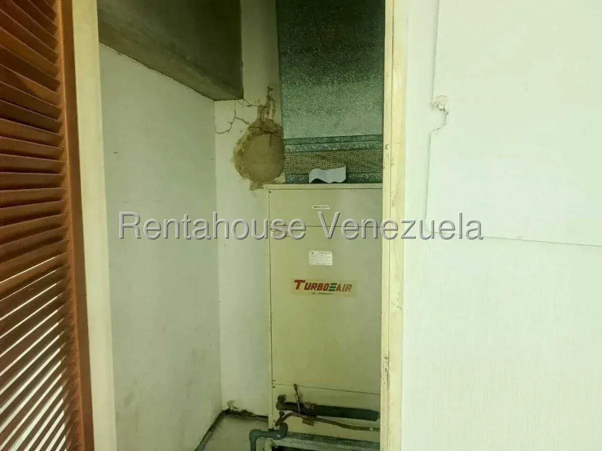 Amplio Local Comercial En ALQUILER En Av. Delicias Norte  - 14