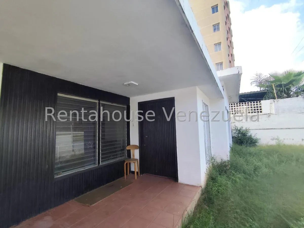 Amplia Casa Comercial En VENTA En Av. Bella Vista  - 3