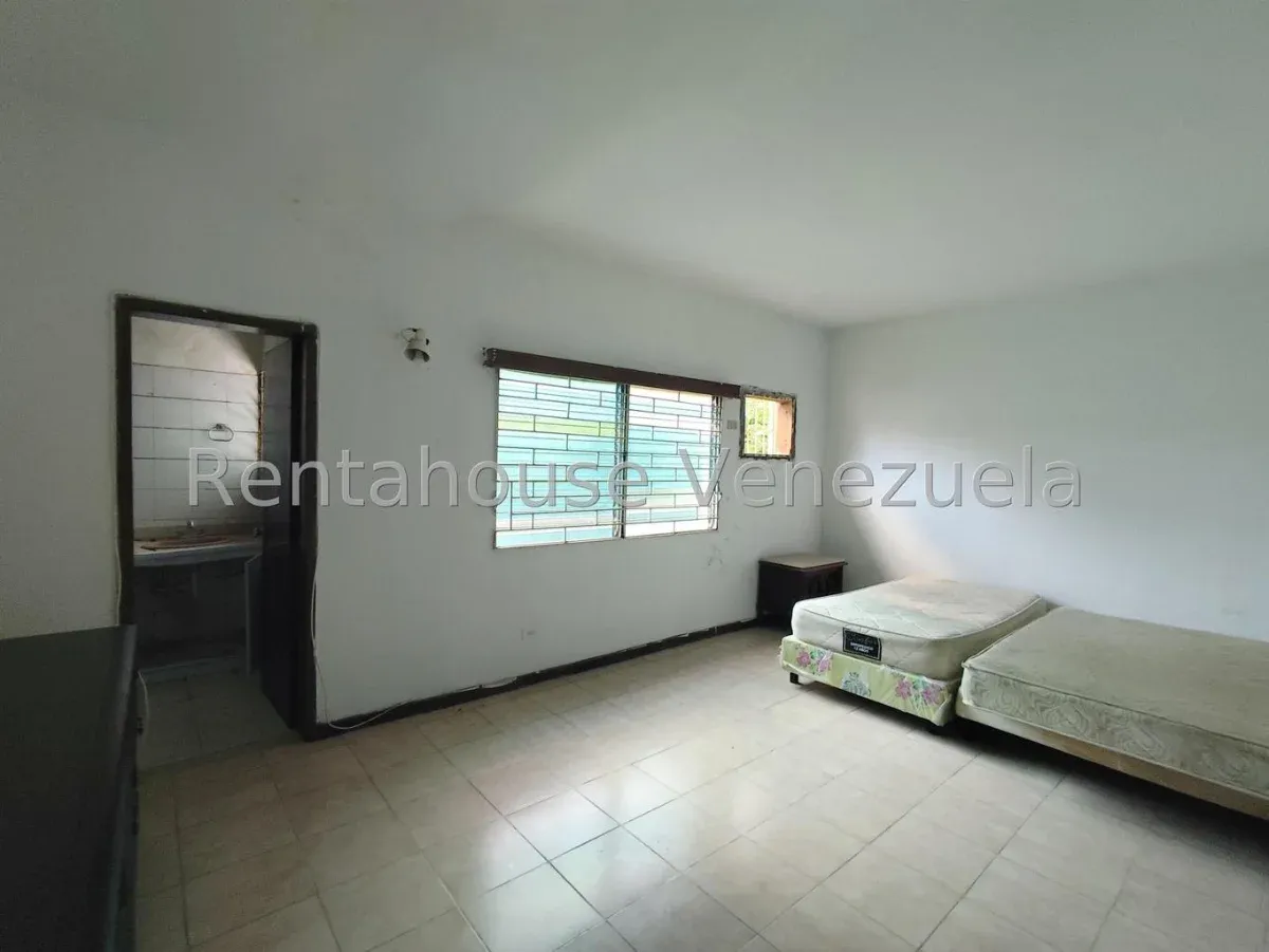 Amplia Casa Comercial En VENTA En Av. Bella Vista  - 17