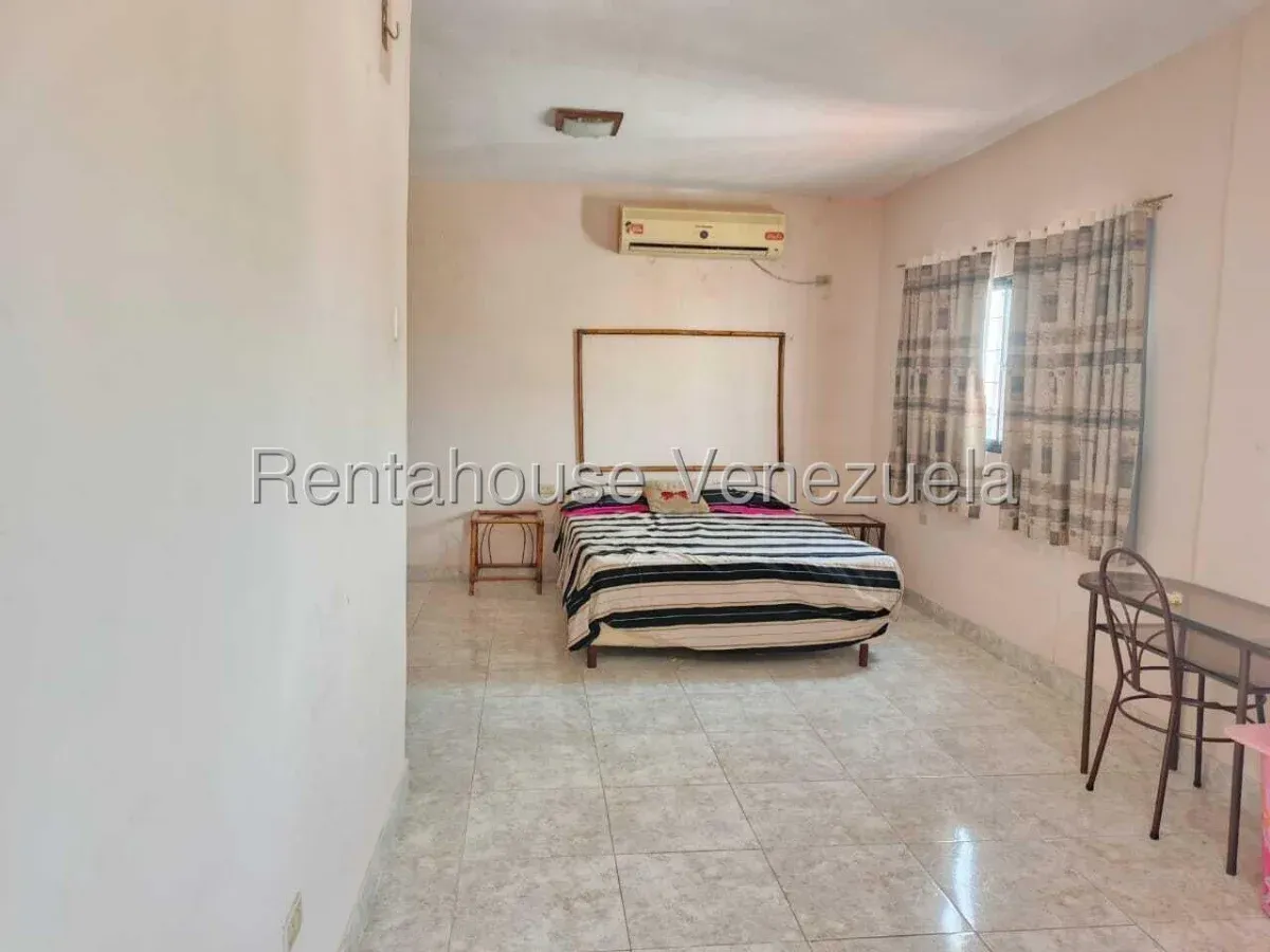 Hermosa Casa De 2 Plantas En VENTA En Monte Bello  - 17