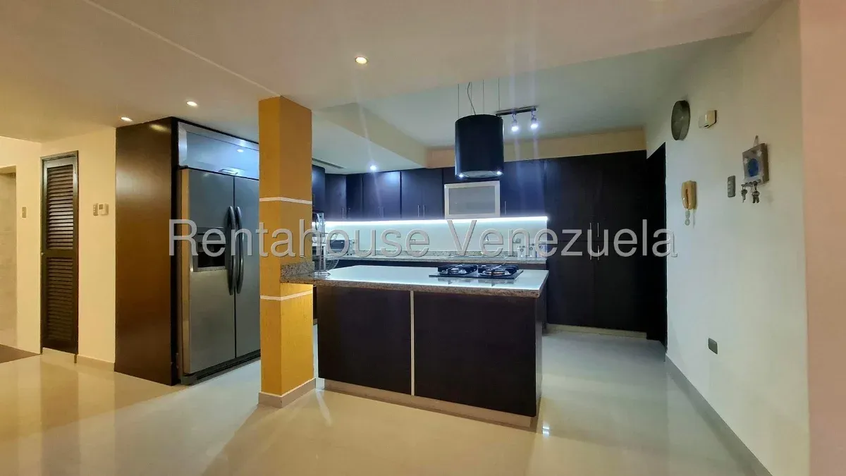 Hermoso Townhouse Actualizado y Amoblado En ALQUILER En Lago Mar Beach - 4