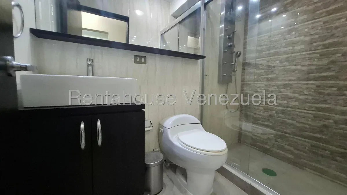 Hermoso Townhouse Actualizado y Amoblado En ALQUILER En Lago Mar Beach - 10