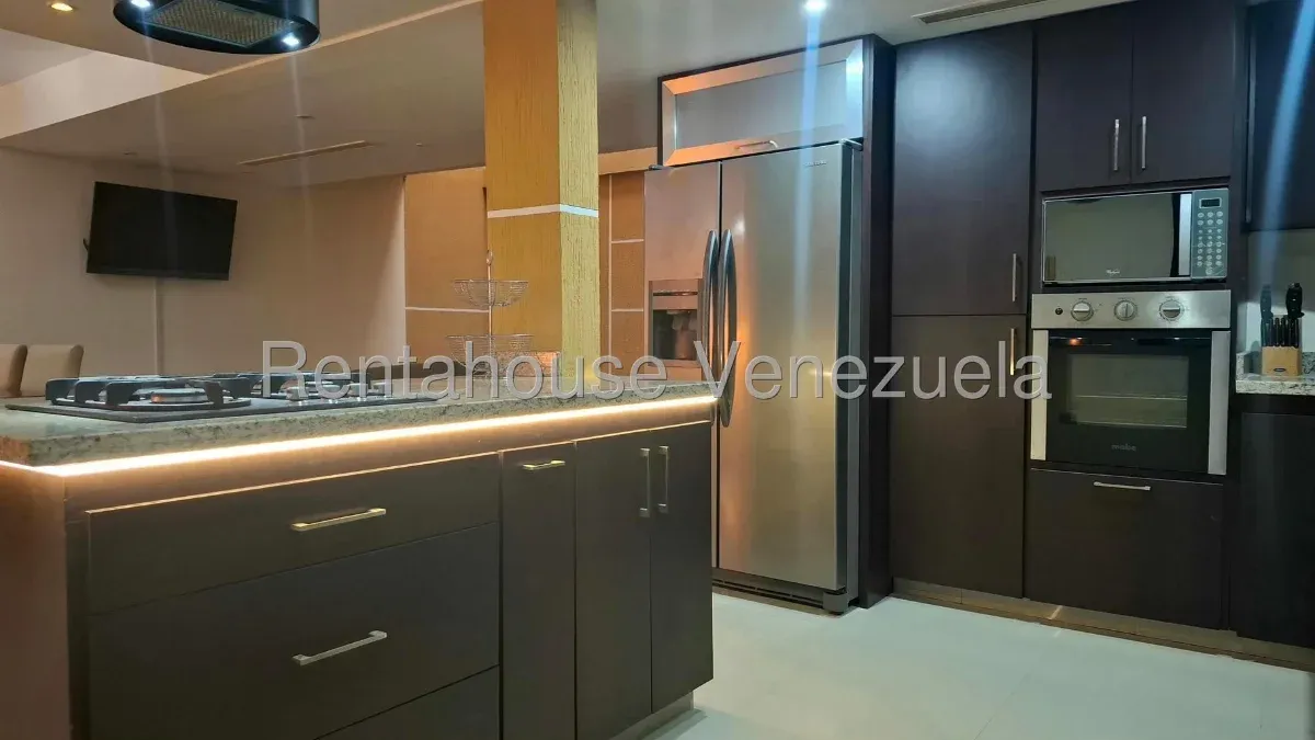 Hermoso Townhouse Actualizado y Amoblado En ALQUILER En Lago Mar Beach - 14