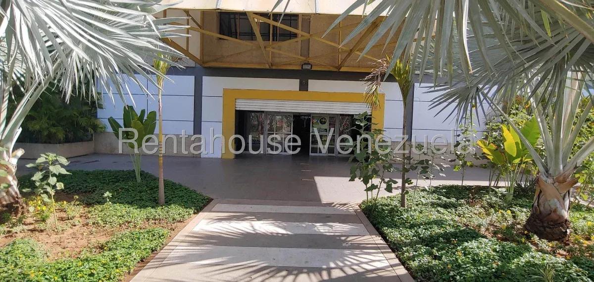 Amplio Local Comercial En VENTA En La Limpia  - 3