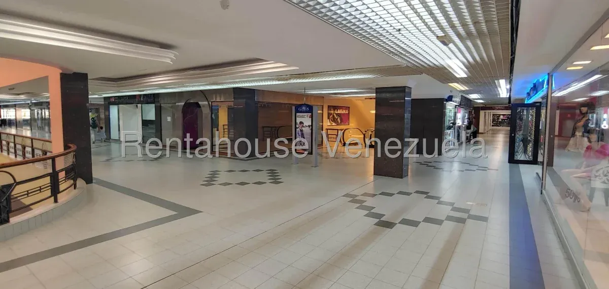 Amplio Local Comercial En VENTA En La Limpia  - 5