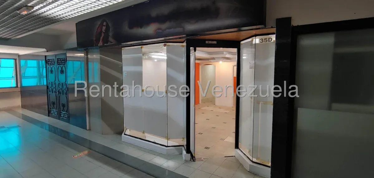 Amplio Local Comercial En VENTA En La Limpia  - 10