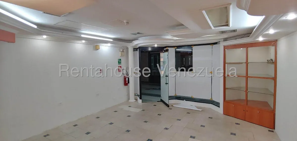 Amplio Local Comercial En VENTA En La Limpia  - 12