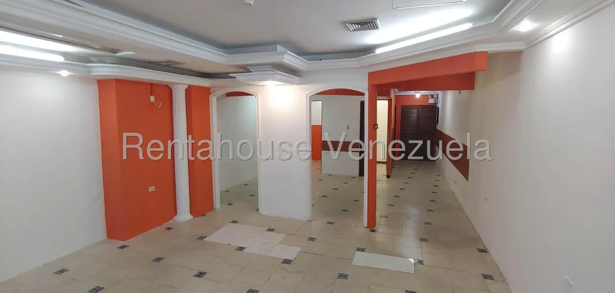 Amplio Local Comercial En VENTA En La Limpia  - 18